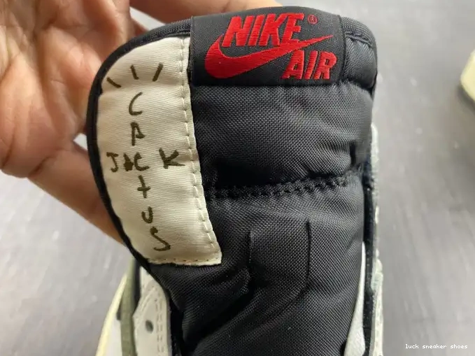 Rep LUCY 1 Air x Low DZ4137-106 Olive OG Travis Scott Jordan WMNS 0601